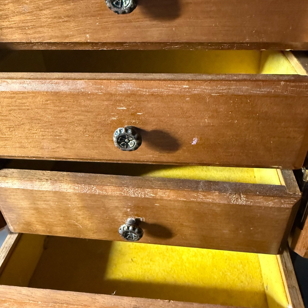 Vintage Wooden Jewelry Box with Metal Accents - Picture 4 of 6